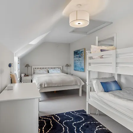 The Beach House, Aillebrack *